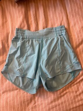 Lululemon high rise Hotty hot short